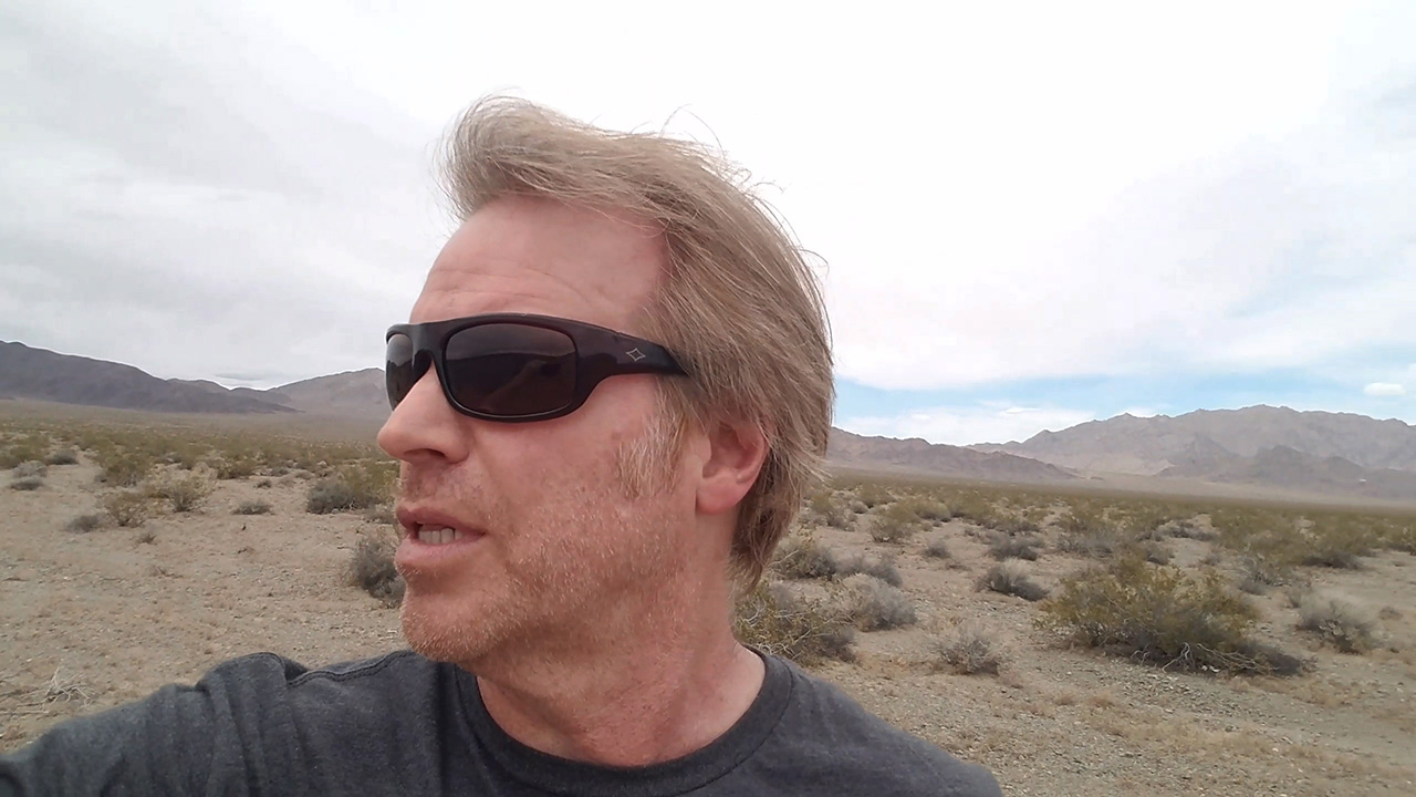 close up of a man is lost in the desert in the short horror film, Alone In the Desert